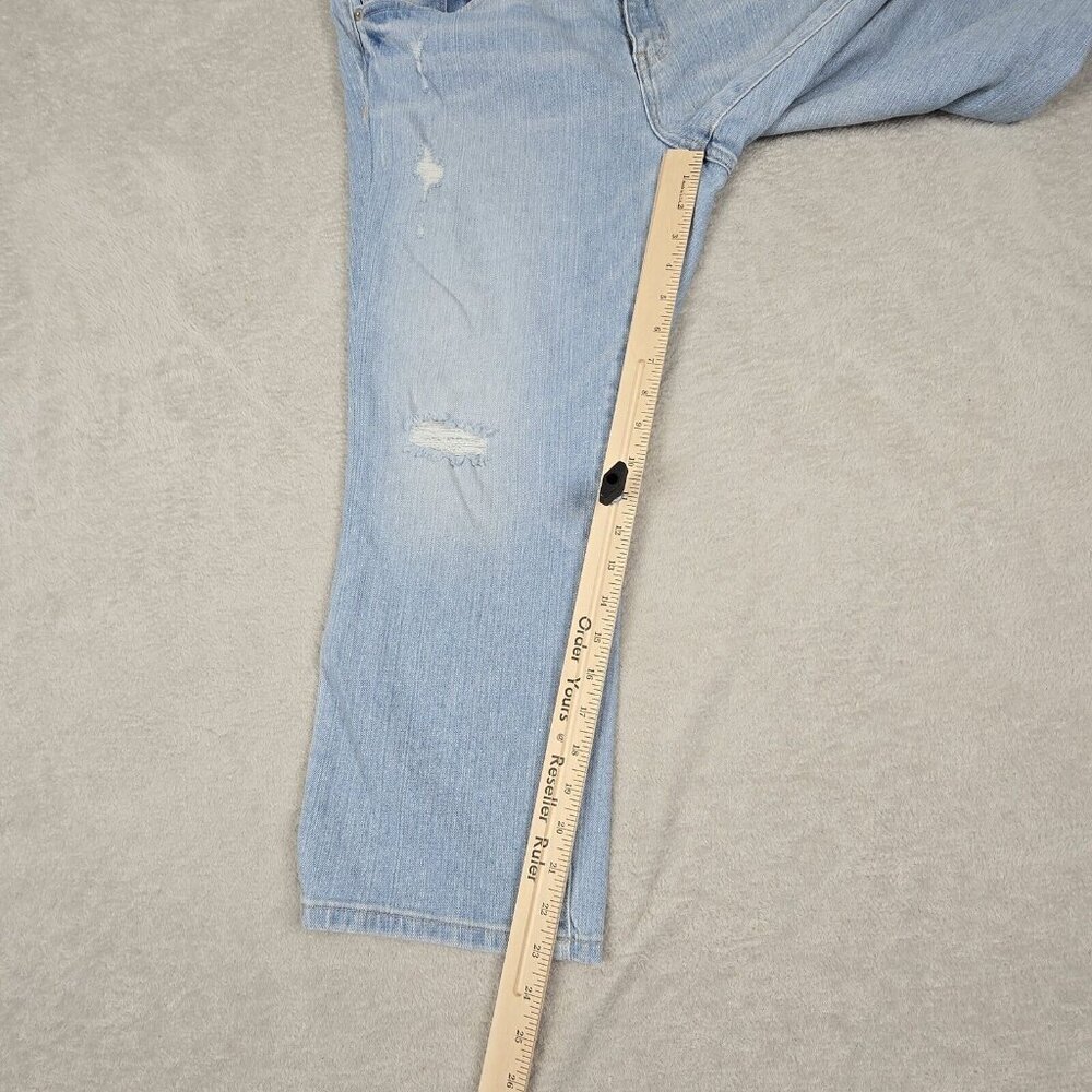 A New Approach Jeans Womens Size 16 Cropped Capri Light Wash Distressed Casual - Picture 4 of 13